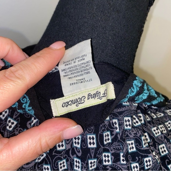 Flying Tomato Black and Teal Patterned Kimono - Picture 3 of 4